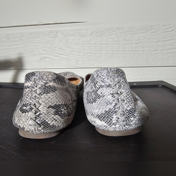 Lucky Brand Shoes S 8.5 Emmie Snake Print Slip On Ballet Flats in Gray Leather - Picture 3 of 4